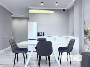 Студия квартира, посуточно, 42м2, 2/10 этаж