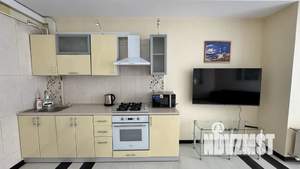 Студия квартира, посуточно, 72м2, 3/10 этаж