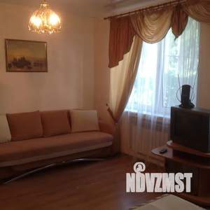 1-к квартира, посуточно, 40м2, 1/2 этаж