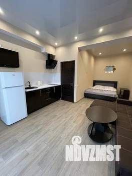 Студия квартира, посуточно, 38м2, 1/3 этаж