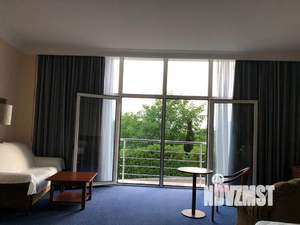 Студия квартира, посуточно, 56м2, 1/8 этаж