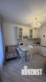 Студия квартира, посуточно, 35м2, 3/18 этаж