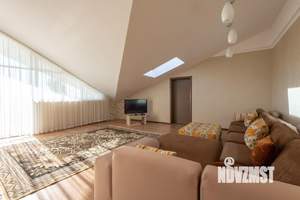 3-к квартира, посуточно, 242м2, 1/1 этаж