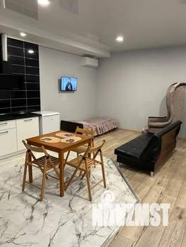 Студия квартира, посуточно, 42м2, 1/3 этаж