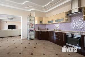 4-к квартира, вторичка, 182м2, 4/8 этаж