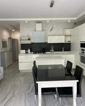4-к квартира, вторичка, 148м2, 1/2 этаж