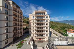 3-к квартира, вторичка, 240м2, 4/5 этаж