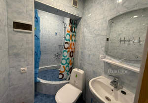 2-к квартира, вторичка, 74м2, 1/1 этаж