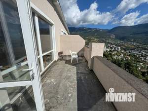 4-к квартира, вторичка, 229м2, 2/4 этаж