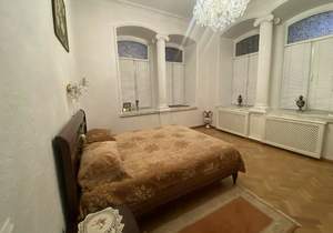 3-к квартира, вторичка, 115м2, 1/3 этаж