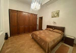 3-к квартира, вторичка, 115м2, 1/3 этаж