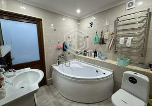 3-к квартира, вторичка, 90м2, 1/3 этаж