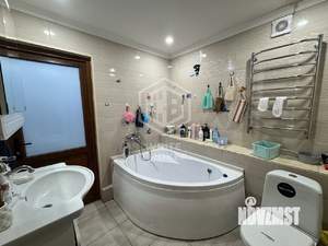 3-к квартира, вторичка, 90м2, 1/3 этаж