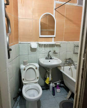 2-к квартира, вторичка, 44м2, 1/4 этаж