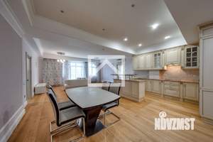 3-к квартира, вторичка, 133м2, 1/8 этаж