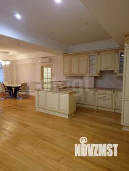 3-к квартира, вторичка, 132м2, 1/8 этаж