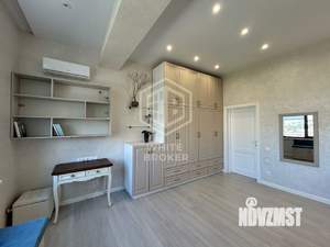 4-к квартира, вторичка, 196м2, 6/6 этаж