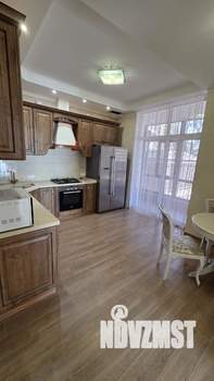 4-к квартира, вторичка, 140м2, 2/4 этаж