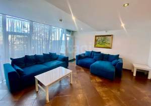 4-к квартира, вторичка, 174м2, 2/2 этаж