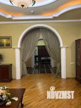3-к квартира, вторичка, 102м2, 1/4 этаж