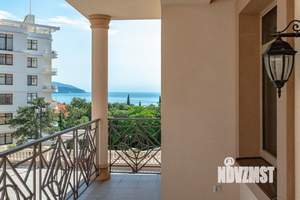 2-к квартира, вторичка, 133м2, 2/8 этаж