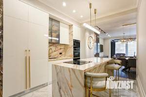 3-к квартира, вторичка, 131м2, 11/19 этаж