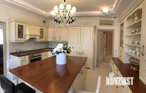 4-к квартира, вторичка, 245м2, 4/5 этаж