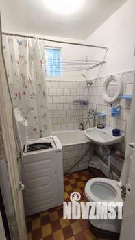 2-к квартира, вторичка, 44м2, 1/4 этаж