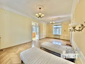 4-к квартира, вторичка, 140м2, 3/3 этаж